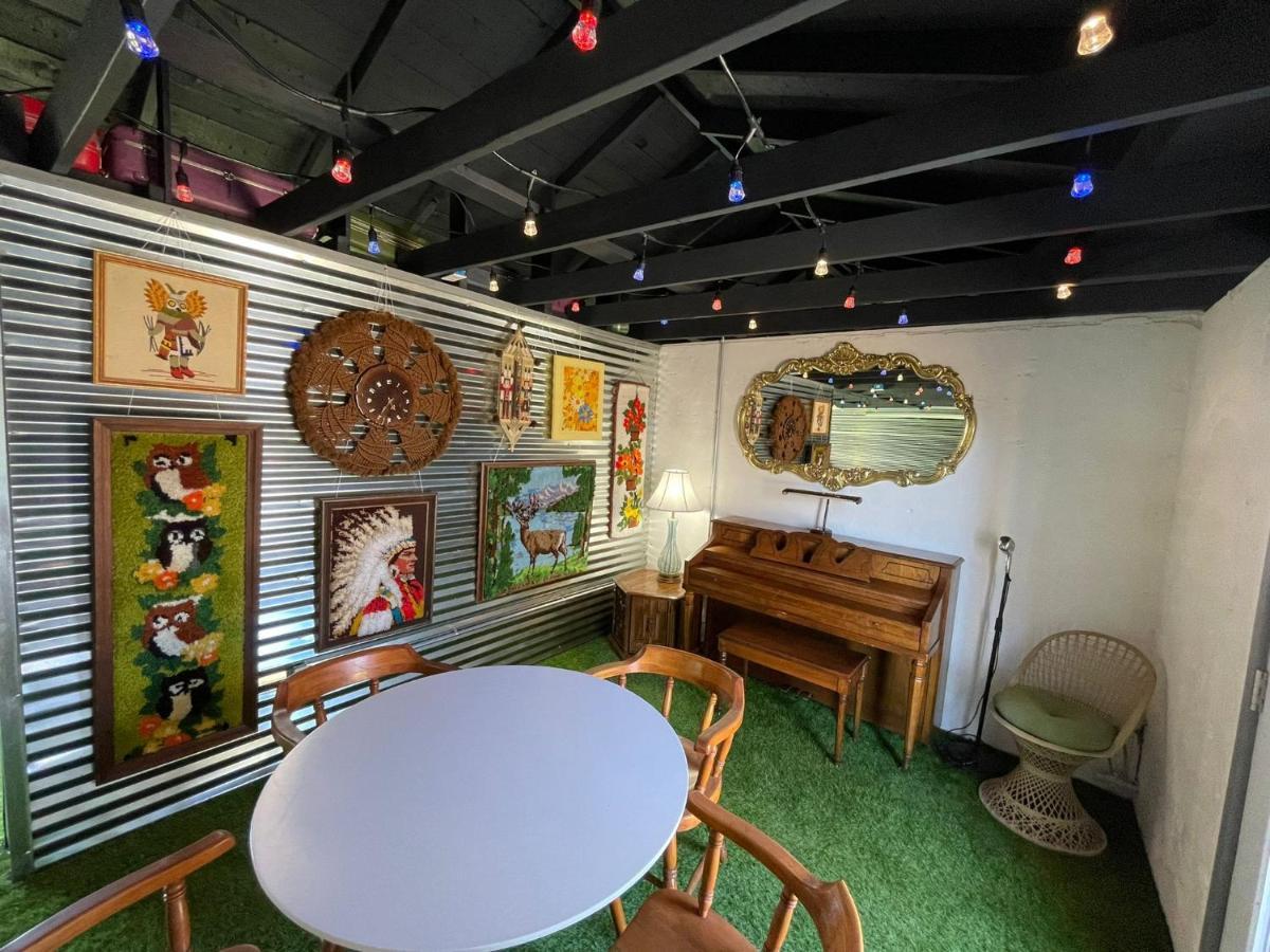 The Aztec Motel & Creative Space Seligman Buitenkant foto