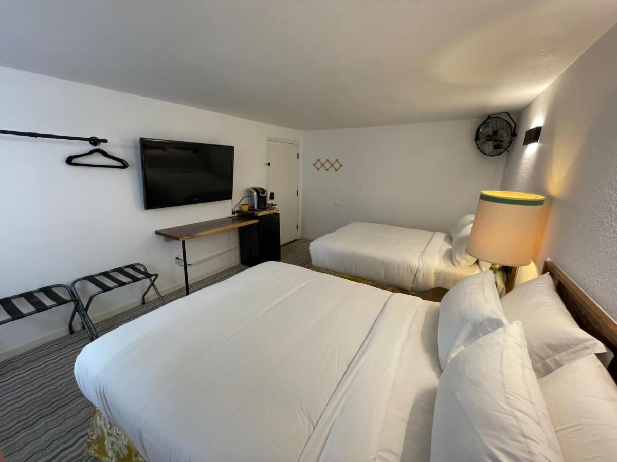 The Aztec Motel & Creative Space Seligman Buitenkant foto