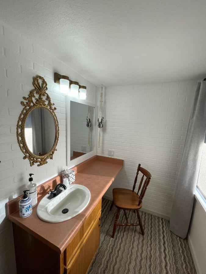 The Aztec Motel & Creative Space Seligman Buitenkant foto