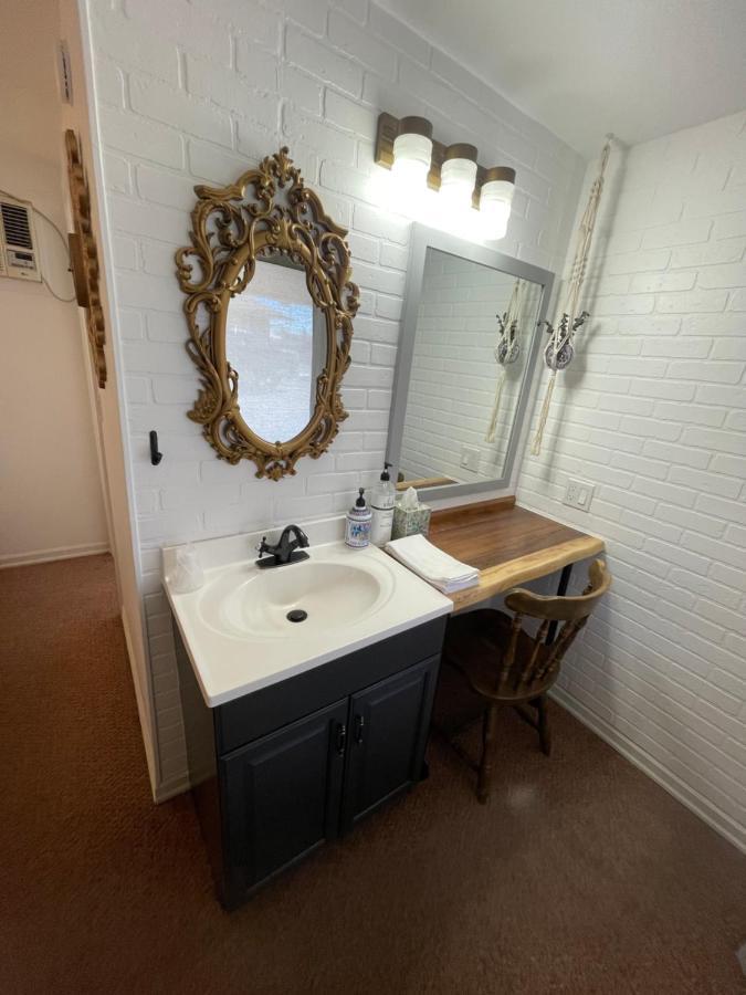The Aztec Motel & Creative Space Seligman Buitenkant foto