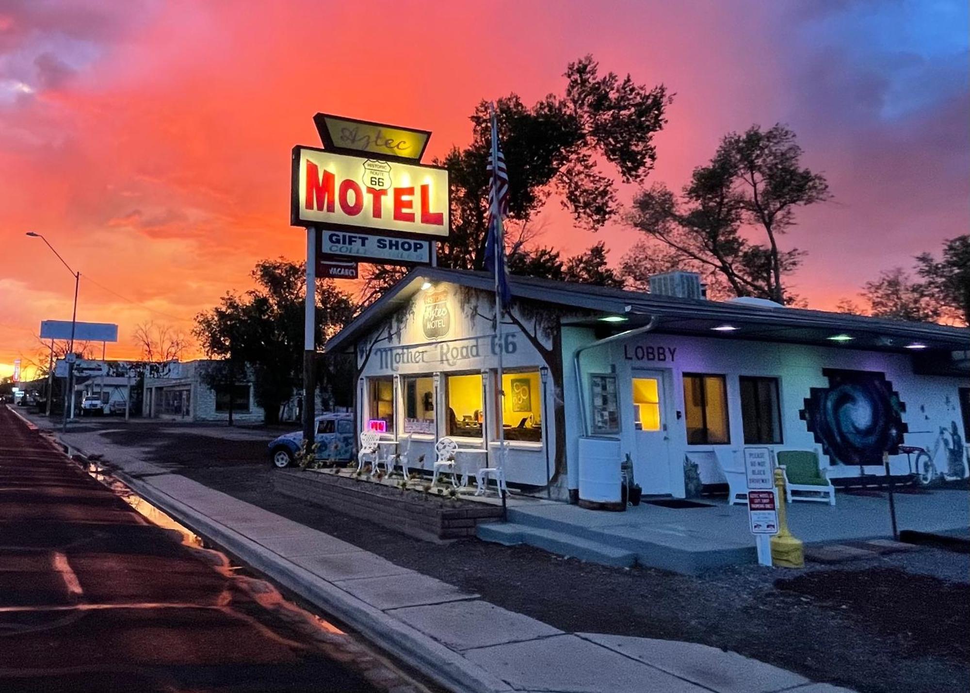The Aztec Motel & Creative Space Seligman Buitenkant foto